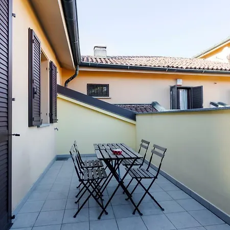 Has A View - Duomo Square Apartment