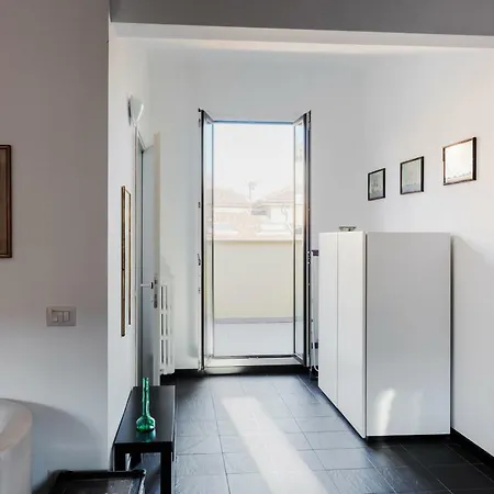 Has A View - Duomo Square Apartment Milan
