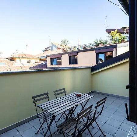 Has A View - Duomo Square Apartment Milan